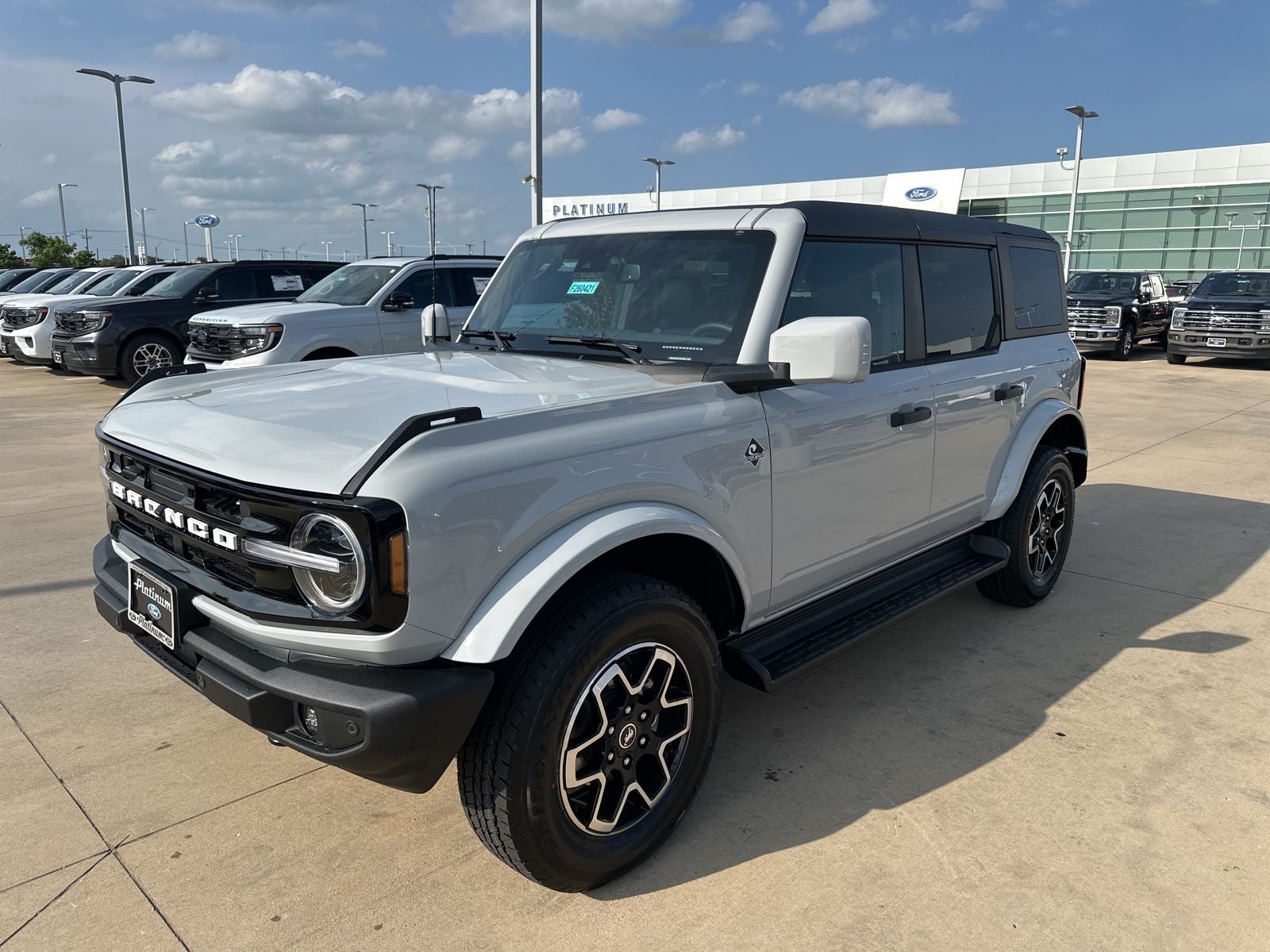 2026 Ford Bronco Outer Banks