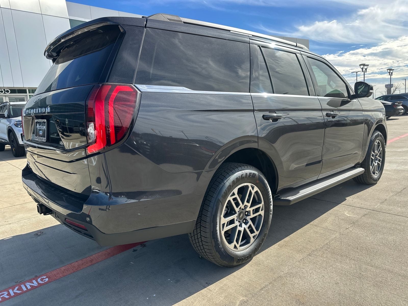 2025 Ford Expedition Active