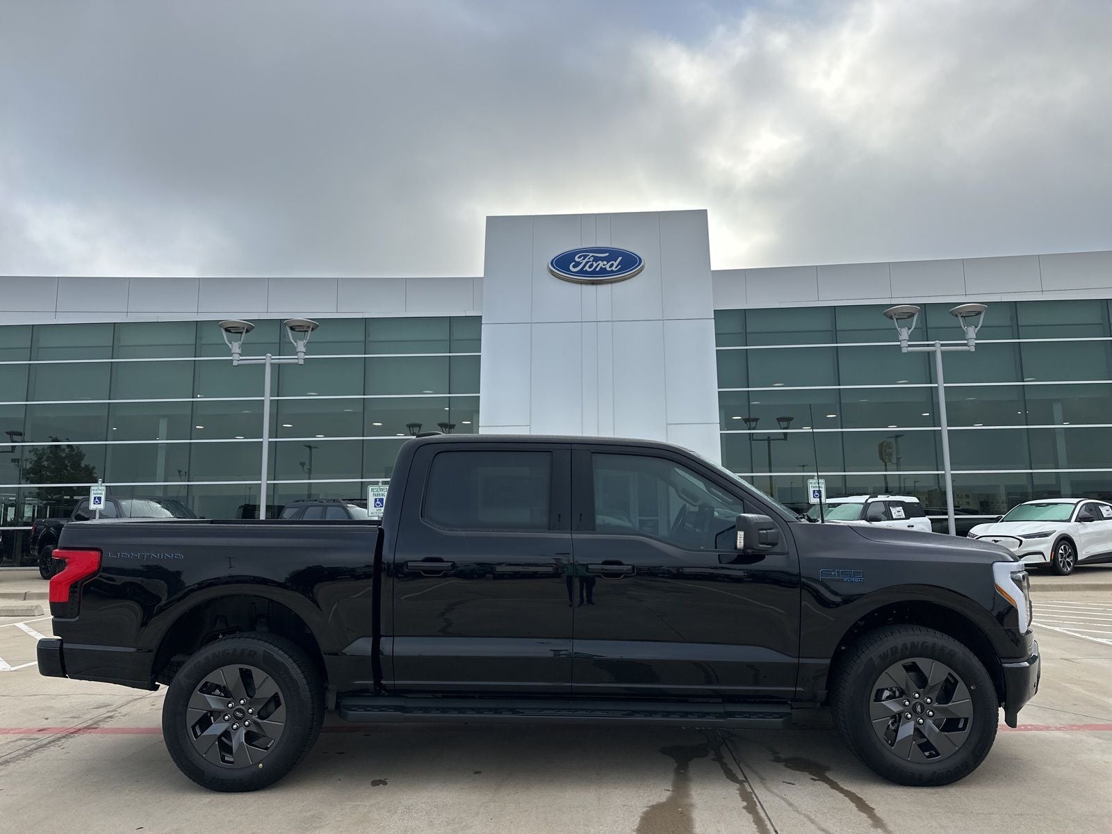 2025 Ford F-150 Lightning Flash