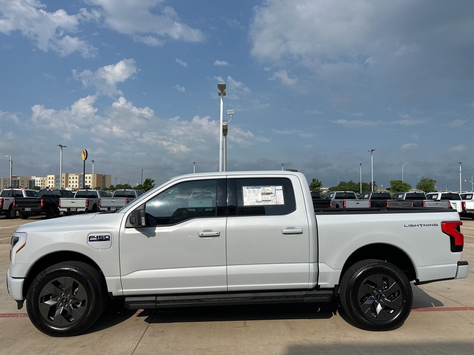 2025 Ford F-150 Lightning Flash
