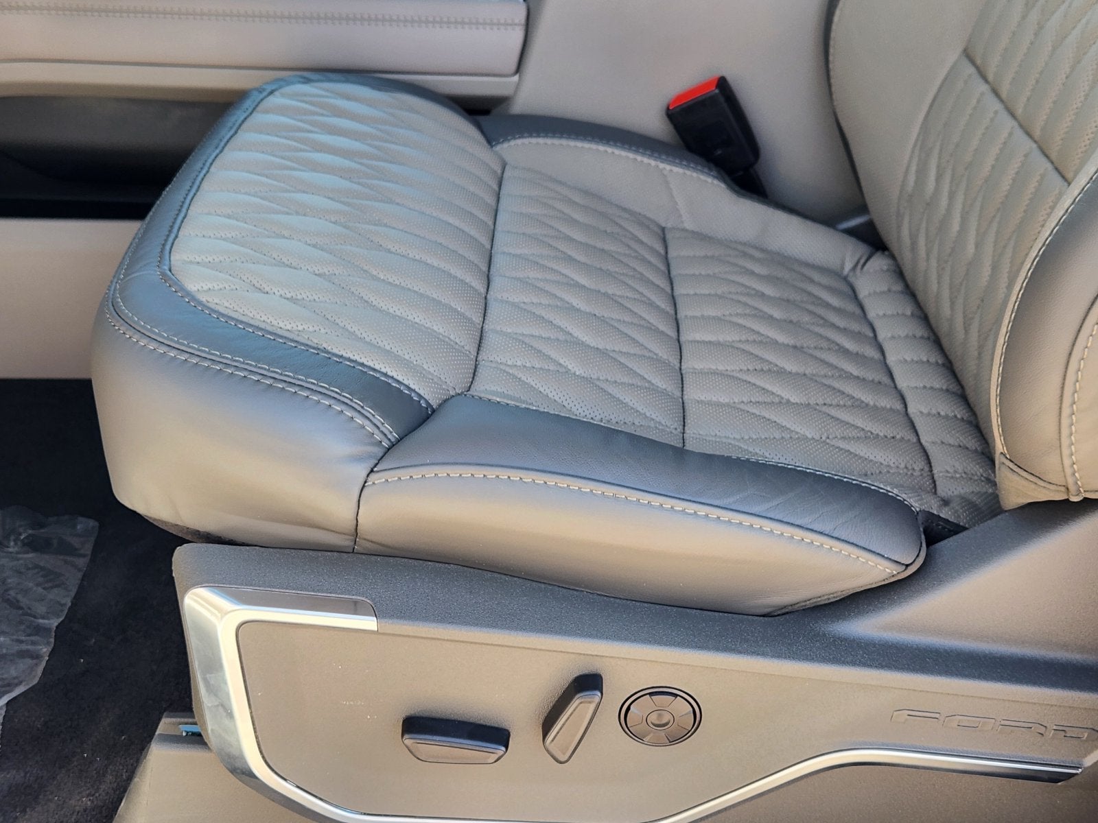 2027 Ford F-350SD Platinum DRW