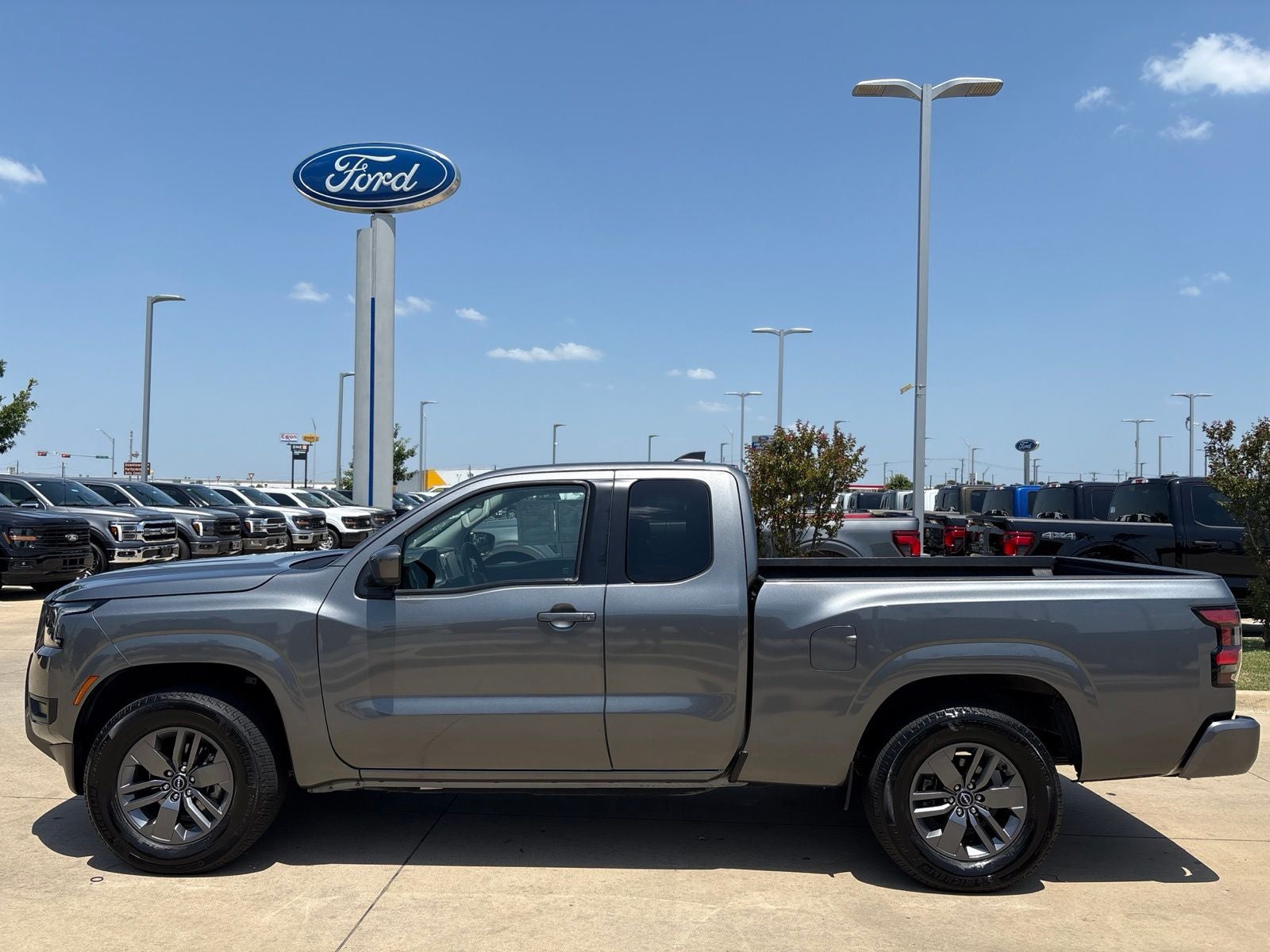 2025 Nissan Frontier SV