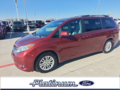 2015 Toyota Sienna XLE 8 Passenger