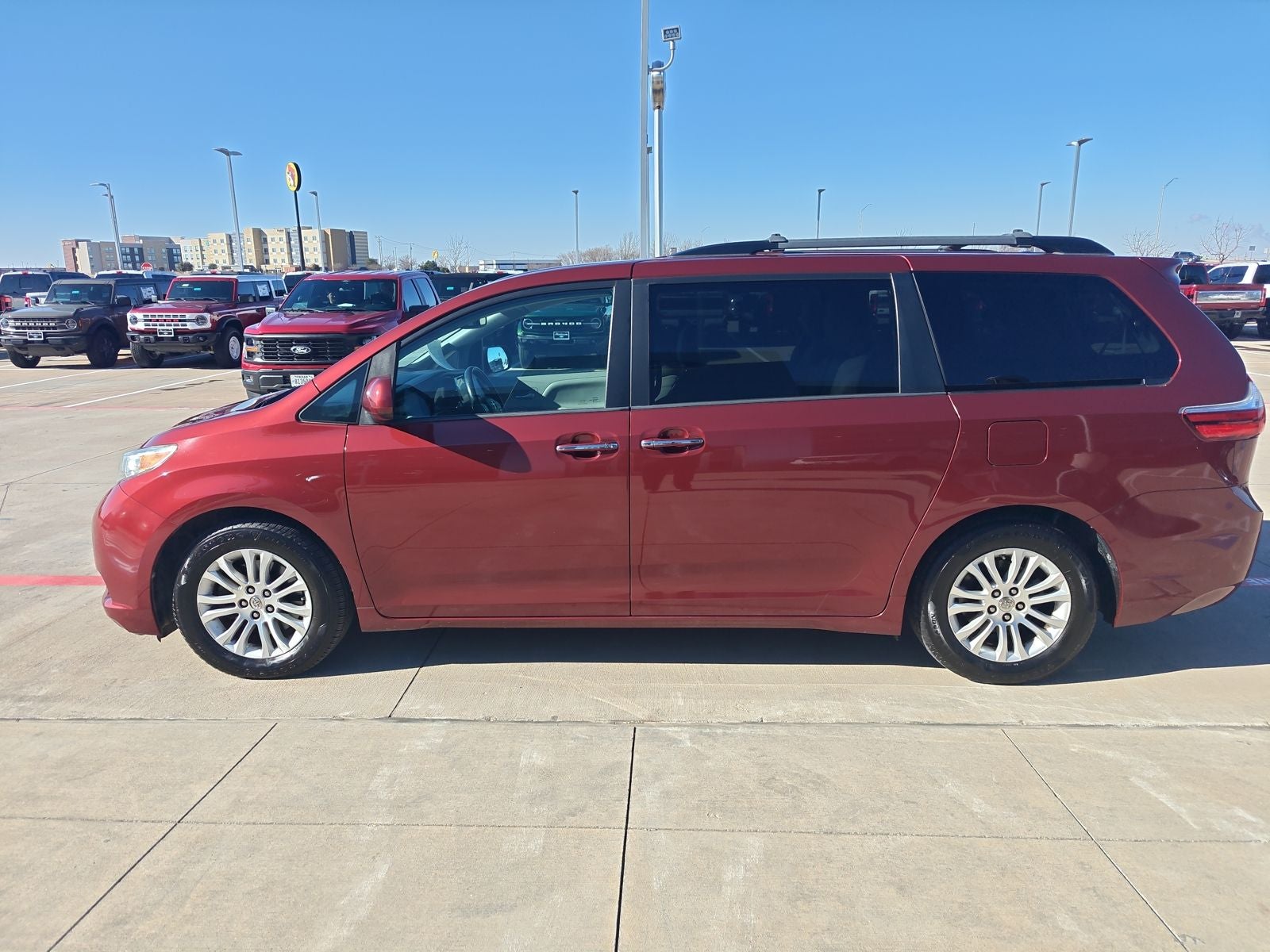 2015 Toyota Sienna XLE 8 Passenger