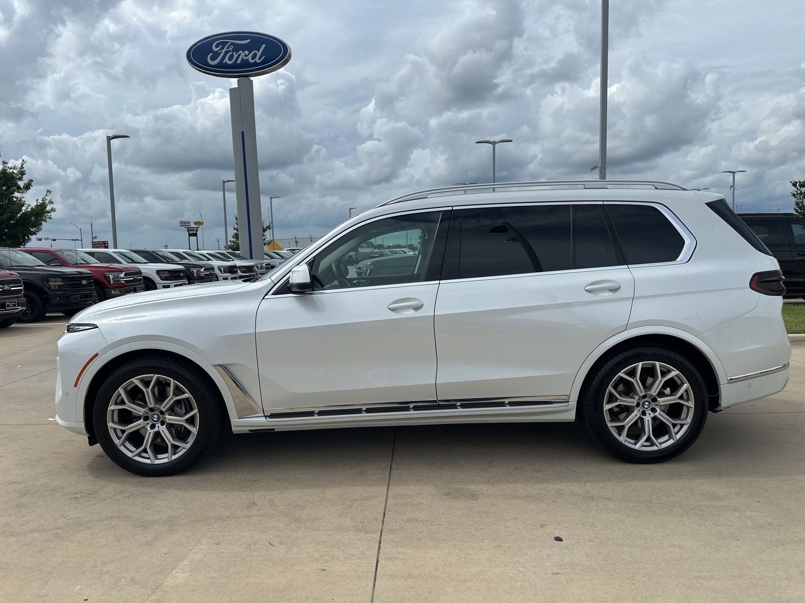 2025 BMW X7 xDrive40i