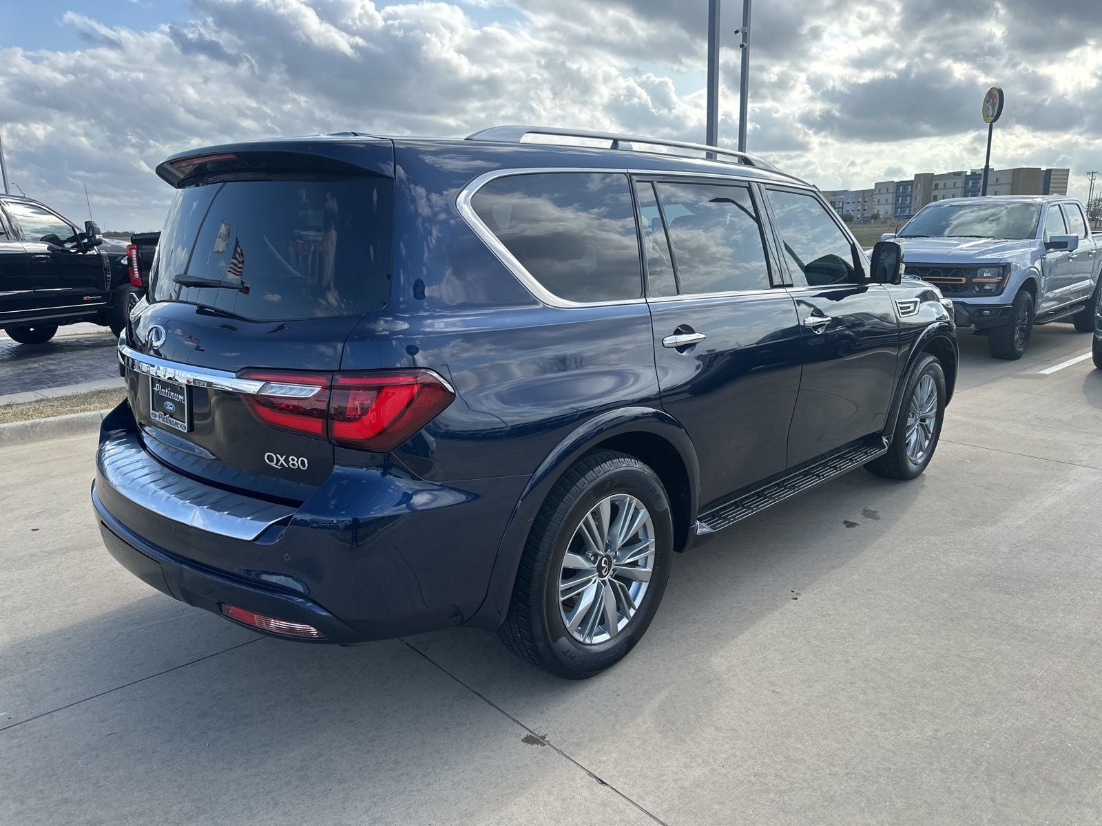 2024 INFINITI QX80 LUXE