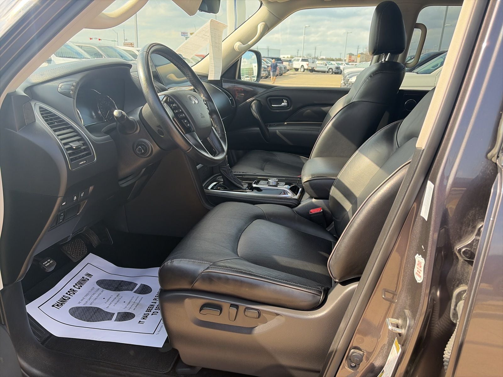 2024 INFINITI QX80 LUXE