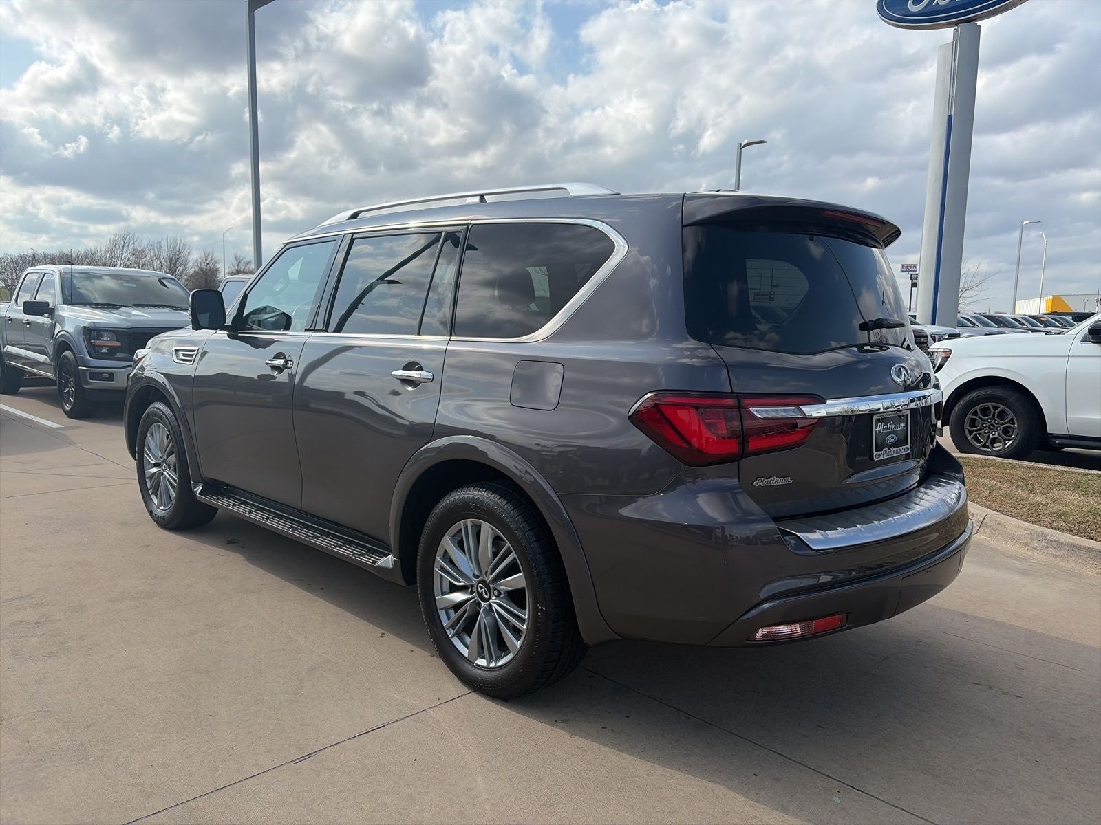 2024 INFINITI QX80 LUXE